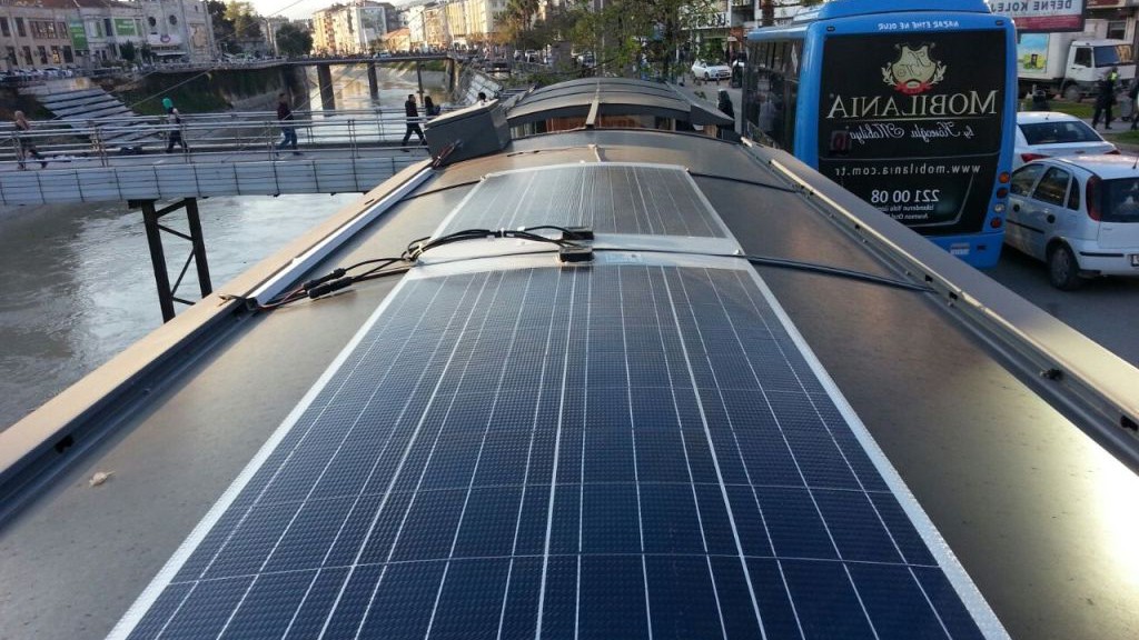 Otobüs Durakları Güneş Enerjisiyle Aydınlatıldı
