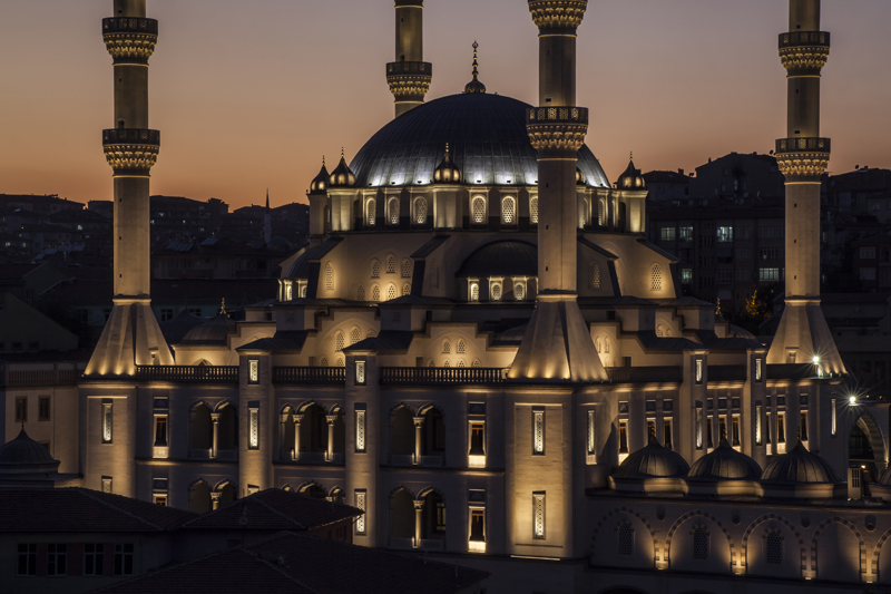 ZEVE, Kırıkkale Nur Camii Aydınlatma Projesiyle Ödüle Doymuyor