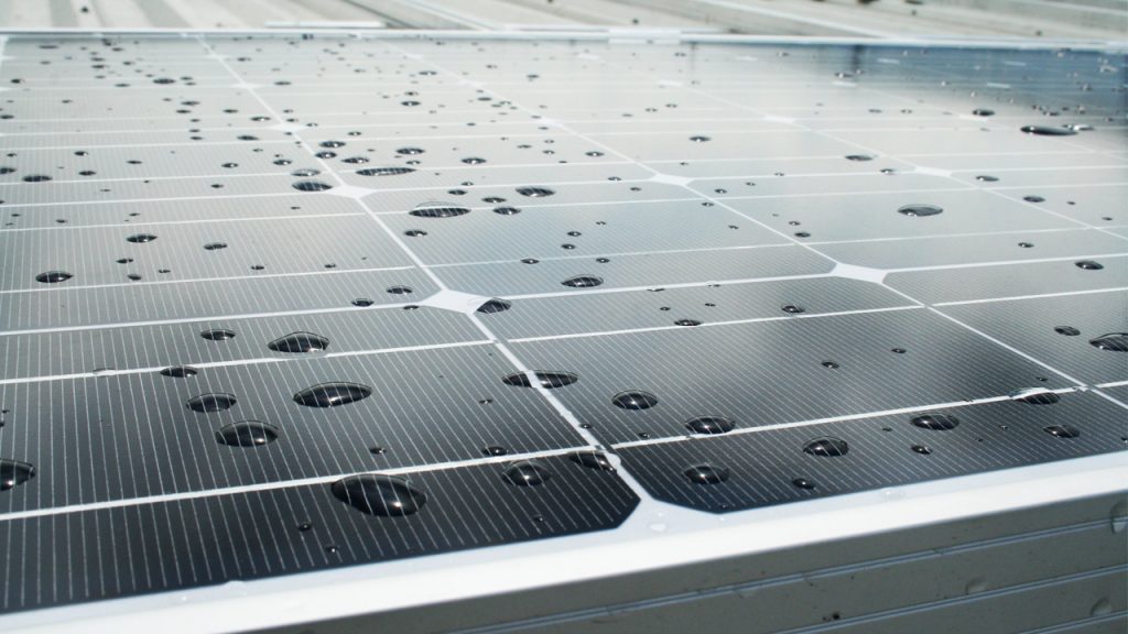 Güneş Panelleri İle Yağmur Damlalarından Elektrik Üretilebilecek