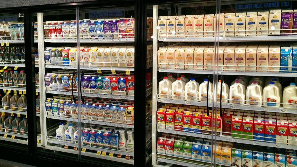 Market Raflarındaki LED Işıkların Sütün Kalitesini Olumsuz Etkilediği Duyuruldu
