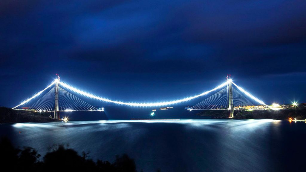 Yavuz Sultan Selim Köprüsü’nde Işık Şöleni Başladı