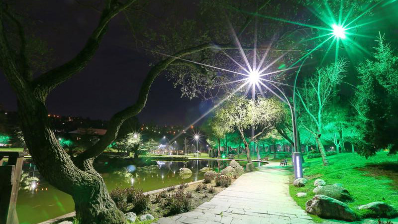 Bahçeşehir Göleti Işıl Işıl Aydınlatıldı