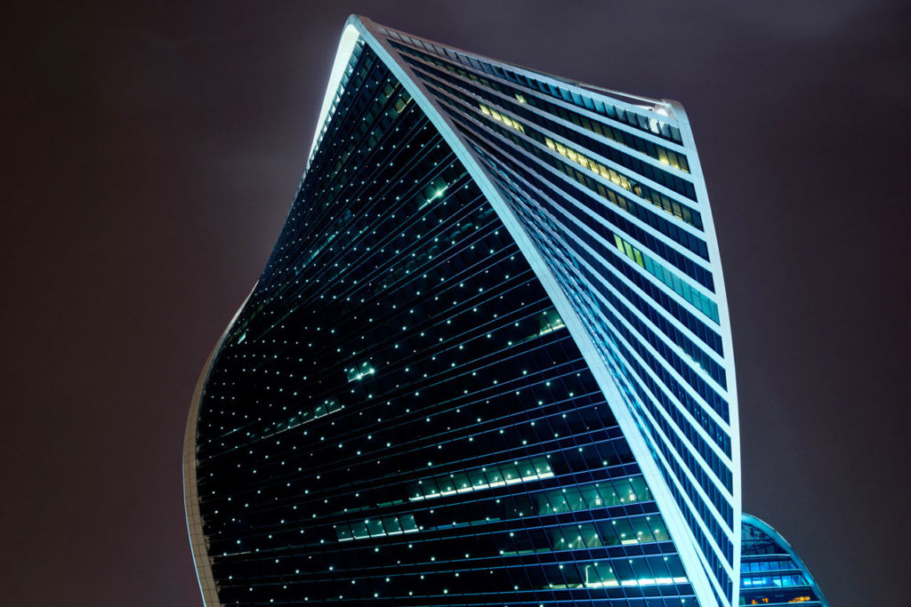 Moskova’nın Gece Silüeti Üzerinde Bir Dönüm Noktası: Evolution Tower