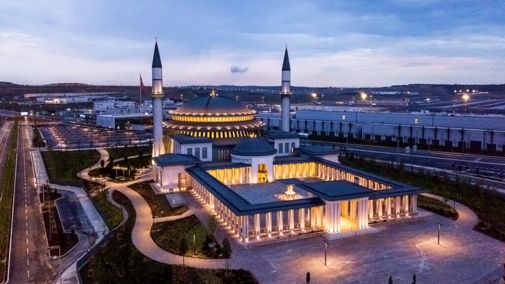İstanbul Havalimanı Camisi Aydınlatma Sistemleri Raytech İle Güvence Altında