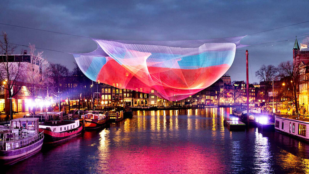 Art of Light in Historical Canals