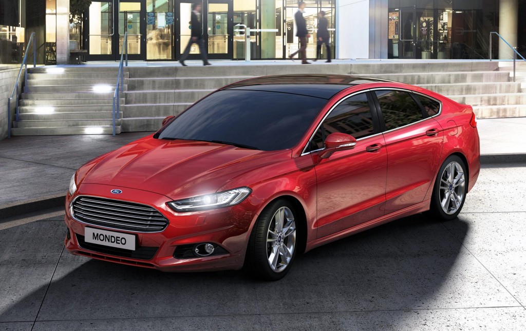 Yeni Ford Mondeo’nun Farları Aydınlatmayı Yol ve Hava Koşullarına Göre Ayarlıyor