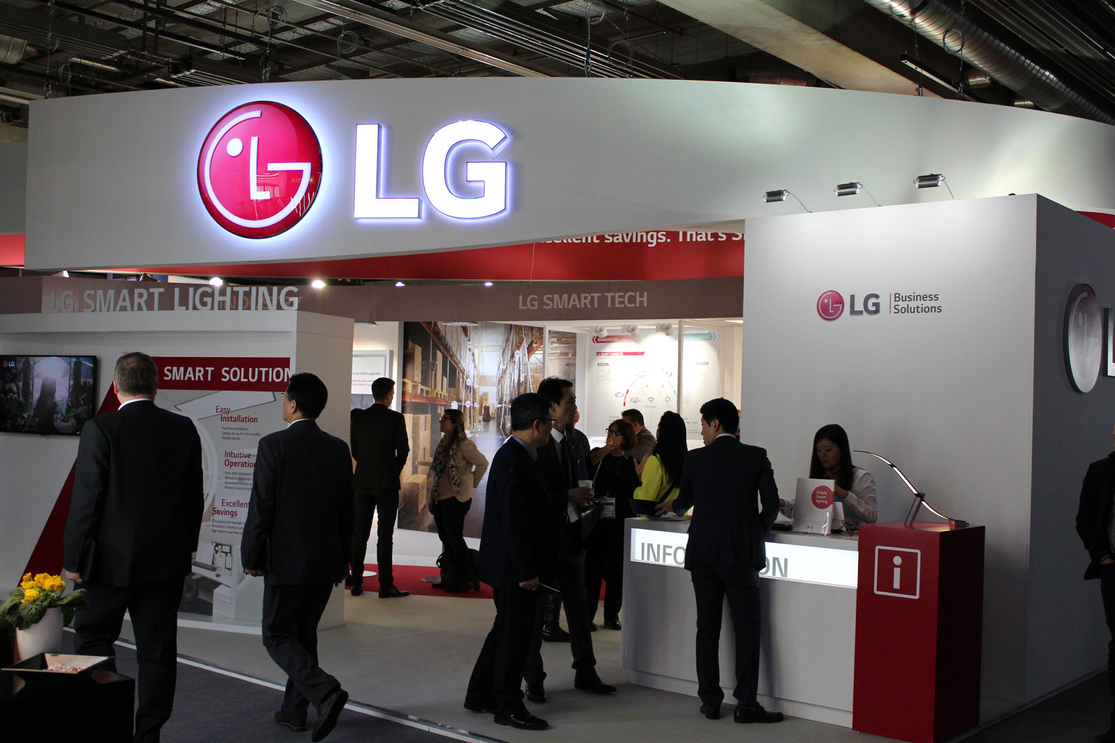 Light-Building-Messe-Frankfurt-2016-LG-Lighting