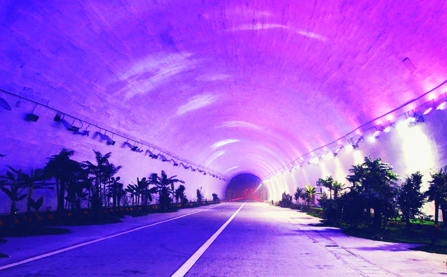 Zhongnanshan-Highway-Tunnel-3